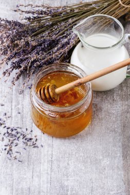 Bal, süt ve lavanta