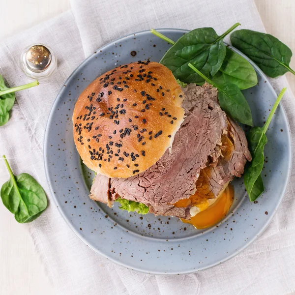 Sandwich mit Fleisch und Ei — Stockfoto