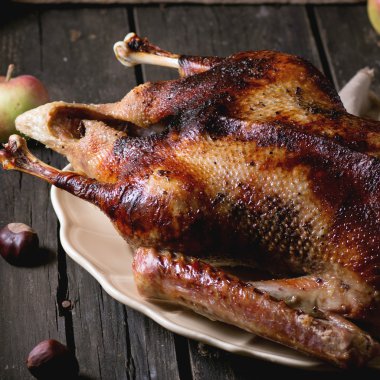 Elma ile kızartma kaz