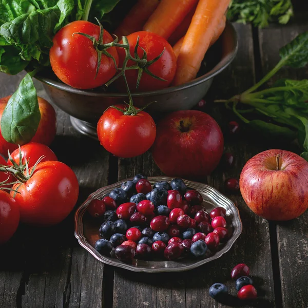 Mezcla de frutas, verduras y bayas — Foto de Stock
