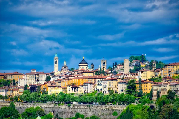 Bergamo vista alta con mura veneziane ... — Foto Stock