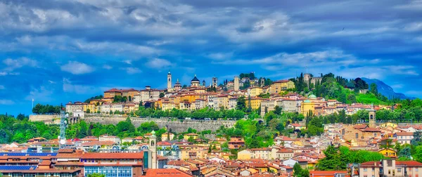 Die Stadt Bergamos in Bergamos hoch — Stockfoto