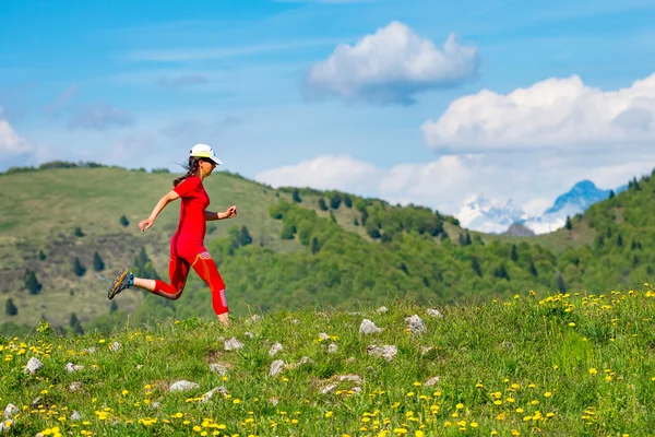 Girl athlete in nature workout — Stock Photo, Image