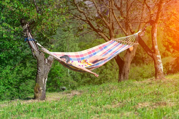 Woman sleeping on a hammock — Stock Photo, Image
