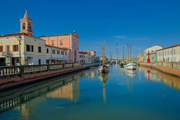 Museo Barche nel Porto Canale di Cesenatico chiesa e boa antica — Foto Stock