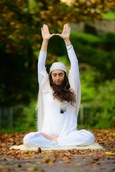 Autumn Park Young Woman Practices Yoga Alone — Stock Photo, Image