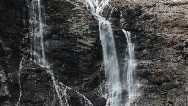 Air Terjun Pegunungan Alpen Swiss Turun Dari Gletser — Stok Video