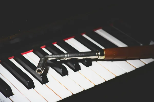 Teclado Piano Con Afinador Respaldado — Foto de Stock