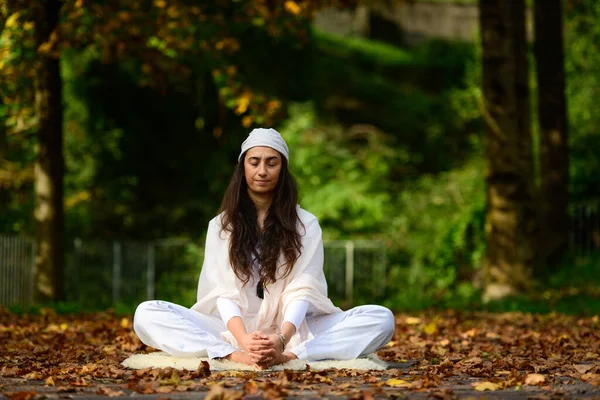 Woman White Autumn Park While Doing Yoga — Stock Photo, Image