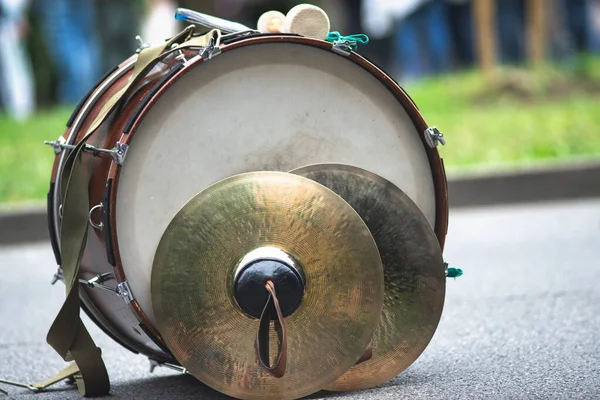 Bass Drum Fanfare Cymbals Resting Ground — Stock Photo, Image