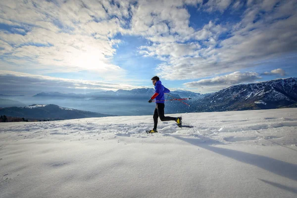 Sumergido Naturaleza Alpina Con Raquetas Nieve Atardecer — Foto de Stock