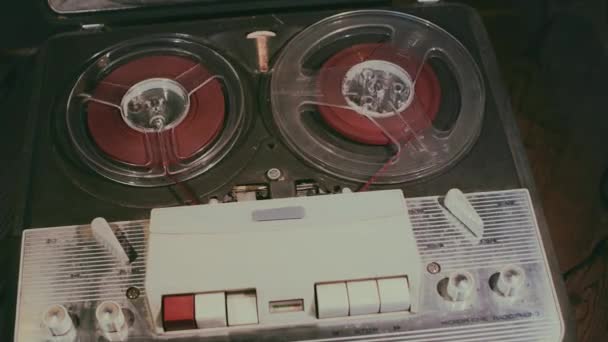 Altes Tonbandgerät Vintage Magnetband Während Der Wiedergabe Und Aufnahme — Stockvideo