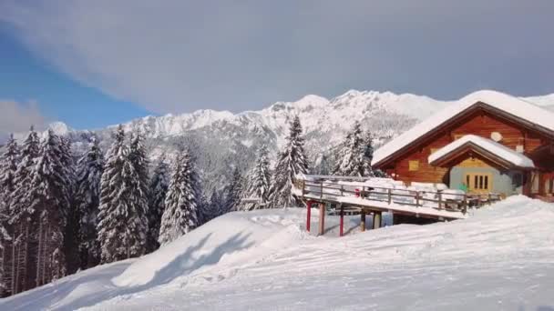 Restauracja Alpin Hut Ośrodkach Narciarskich Alp Włoskich — Wideo stockowe