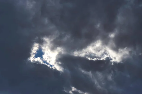 Nubes Temporales Con Claros Destellos Cielo — Foto de Stock