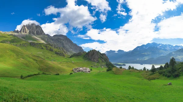 스위스 알프스의 엥가딘 계곡에 그레바살 바스의 — 스톡 사진
