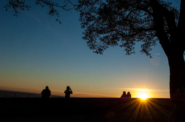 Puesta de sol en la colina — Foto de Stock