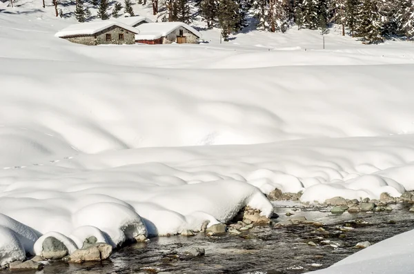 Casas na neve — Fotografia de Stock