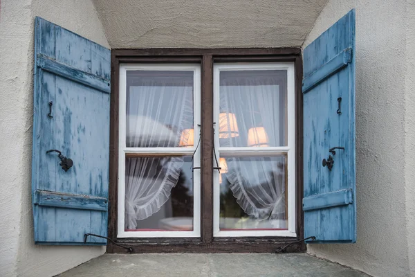 Besonderheit eines Fensters im Berg — Stockfoto