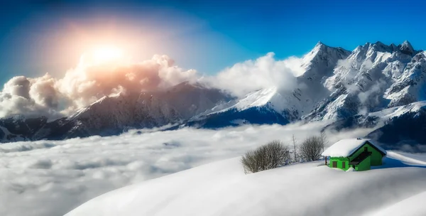 Panoramatické krajiny poustevna izolován ve sněhu — Stock fotografie