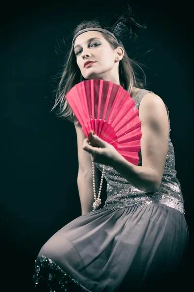 Vrouw met ventilator — Stockfoto