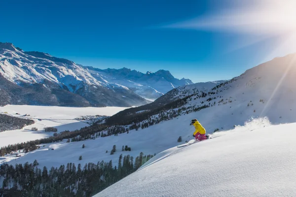 오프 piste 스키에 여자 — 스톡 사진