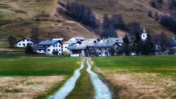 Manier naar klein Zwitserland dorp — Stockfoto