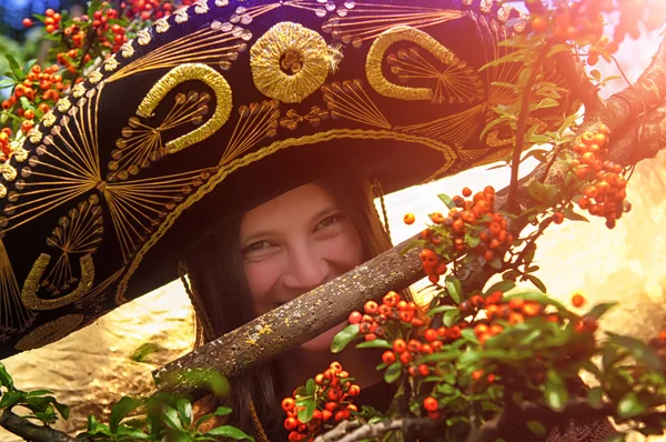 Mädchen mit Sombrero — Stockfoto