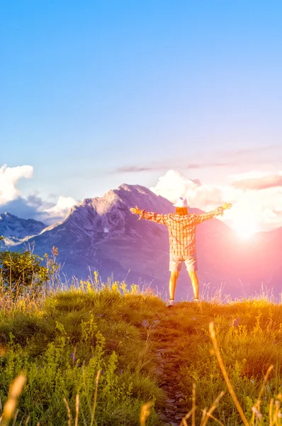 Girl on the top of the mountain — Stock Photo, Image