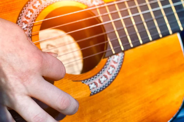 A musician during his performance — Stock Photo, Image