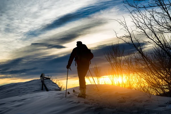 Kayak dağcılık siluet — Stok fotoğraf