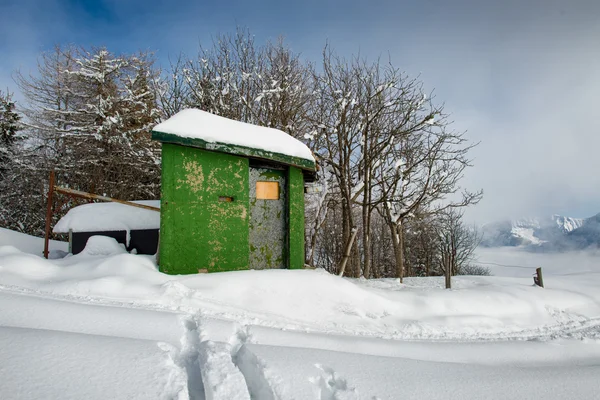 Hunting cabin in the snow — Stock Photo, Image