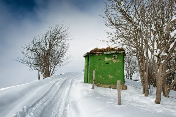 Hunting cabin in the snow — Stock Photo, Image