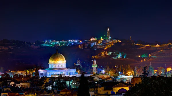 Gerusalemme di notte con la Moschea Al-Aqsa e il Monte di Oliv — Foto Stock
