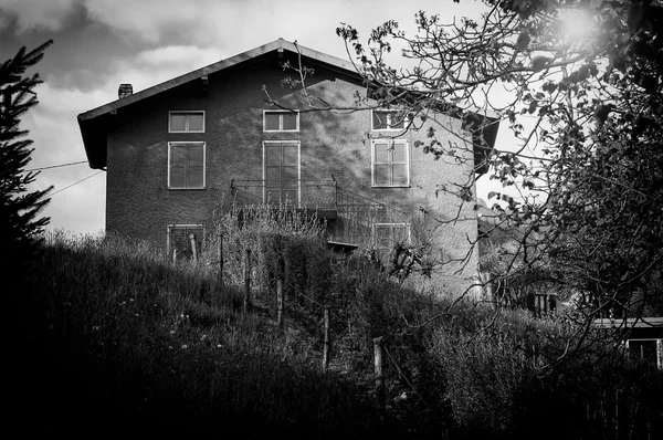 Isolated house in the mountain with black and with tecnique — Stock Photo, Image