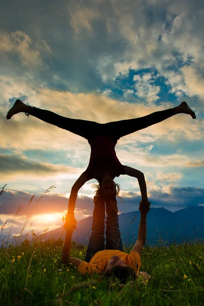 Acroyoga girl of male in romantic atmosphere in the nature in th — Stock Photo, Image