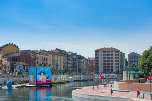 MILÃO, ITÁLIA - JUNHO 26, 2015: O Darsena (uma frota de Milão) af — Fotografia de Stock