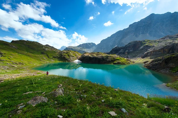 Small high mountain lake with transparent — Stock Photo, Image