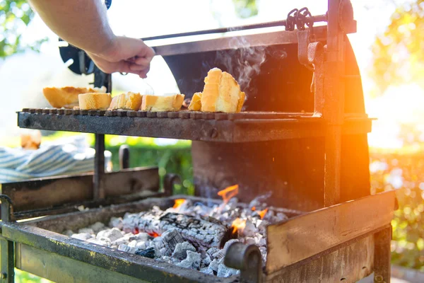 Pan en la parrilla —  Fotos de Stock