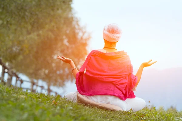 Yoga position of a girl from behind — Stock Photo, Image