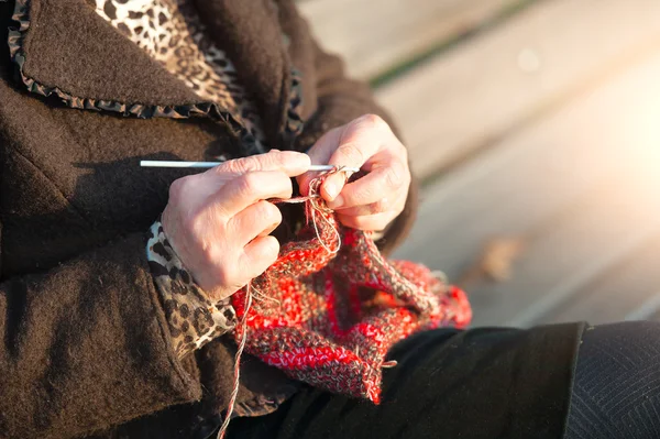 Crochê uma mulher — Fotografia de Stock