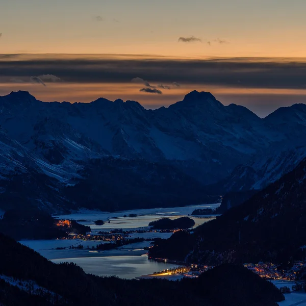 Night view of the lakes of the Engadine Valley — Stock fotografie