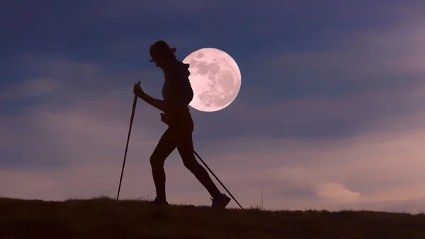 Caminhe até a lua cheia — Fotografia de Stock