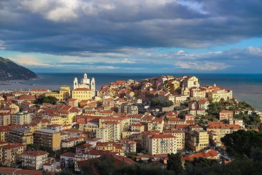 Imperia Porto Maurizio katedralinin öngörüsü, İtalya.