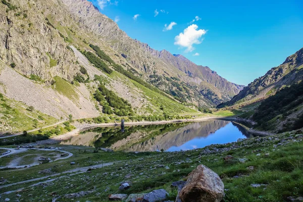 Montanha Lago Com Água Pura Cristalina — Fotografia de Stock