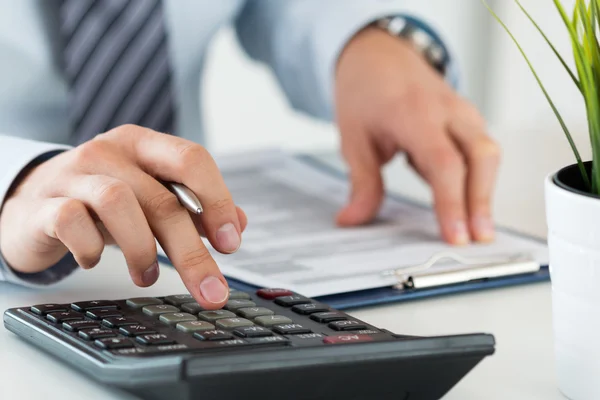 Close up of male accountant making calculations — Stock Photo, Image