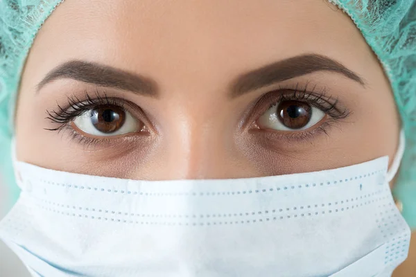 Close up portrait of young female surgeon doctor — Stock Photo, Image