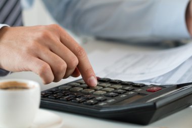 Muhasebeci veya Mali Müfettiş el yapım görünümünü kapat 