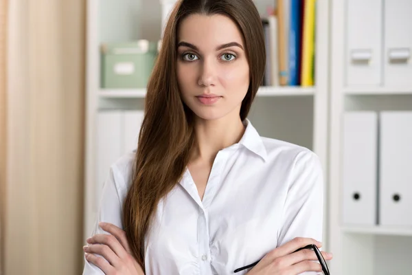 Ritratto di giovane donna d'affari — Foto Stock