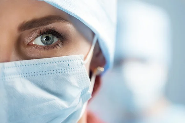 Close up portrait of adult female surgeon doctor wearing protect — Stock Photo, Image