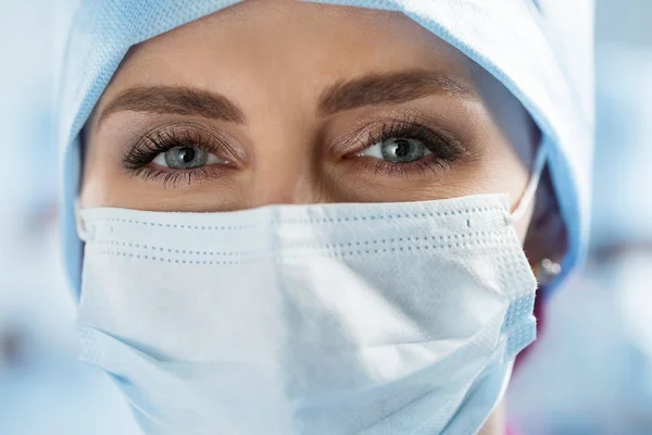 Close up portrait of adult female surgeon doctor — Stock Photo, Image